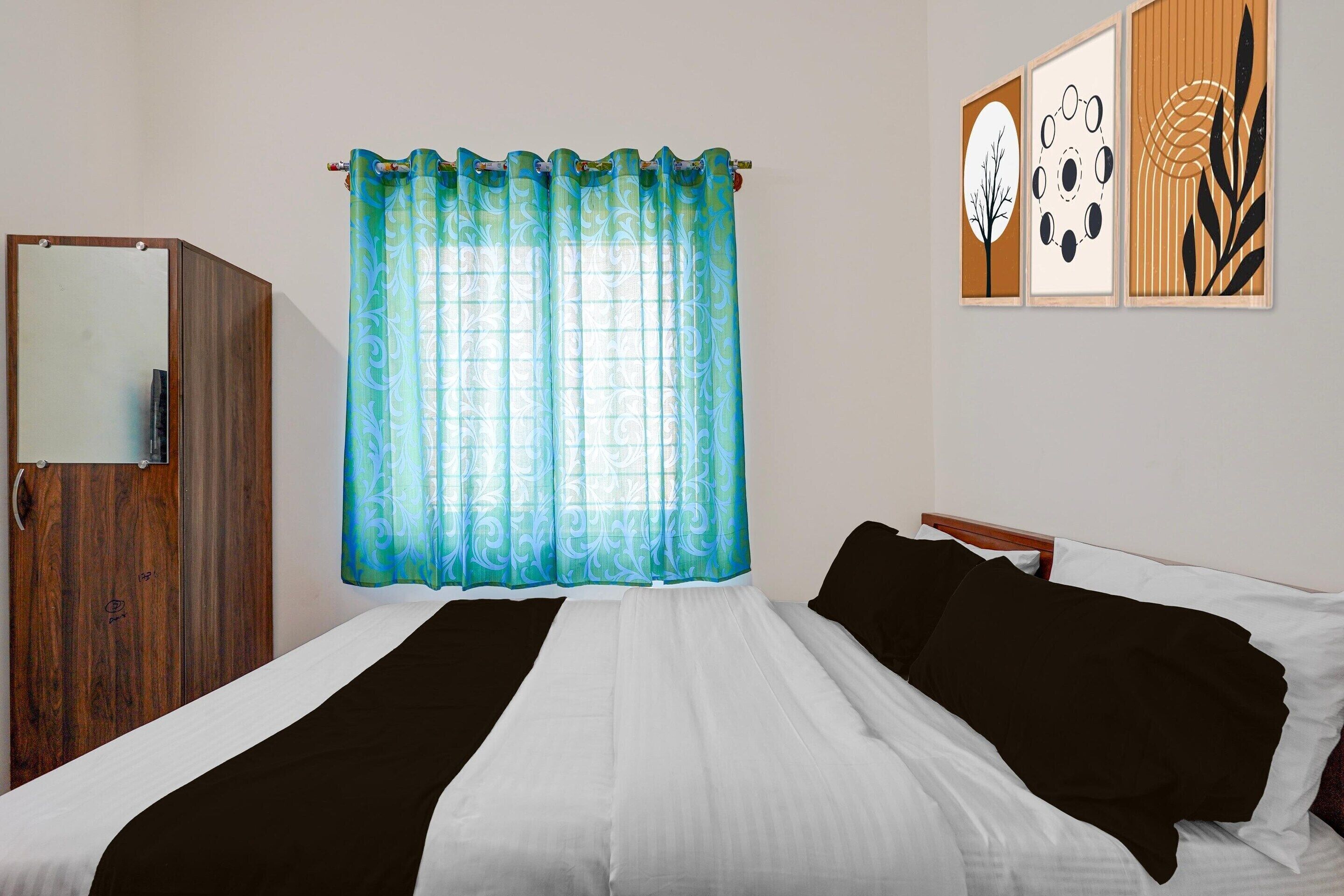 Un dormitorio con cama, armario de madera y ventana con cortina.