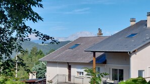 Exterior - Mobile Home 'Cahita 1' with Mountain View, Wi-Fi, and Air Conditioning (Saint-Laurent-en-Beaumont)