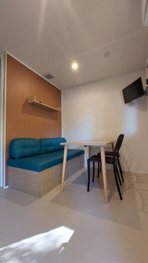 Interior - Mobile Home 'Cahita 2' with Mountain View, Wi-Fi, and Air Conditioning (Saint-Laurent-en-Beaumont)