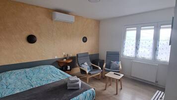 Iron/ironing board, WiFi, bed sheets