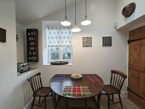Dining - 4 Bed in Powerstock (oc-k34346) (Powerstock)