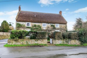 Exterior - 4 Bed in Powerstock (oc-k34346) (Powerstock)
