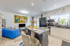 Dining - 5 Bed in Kidwelly (oc-d39069) (Kidwelly)