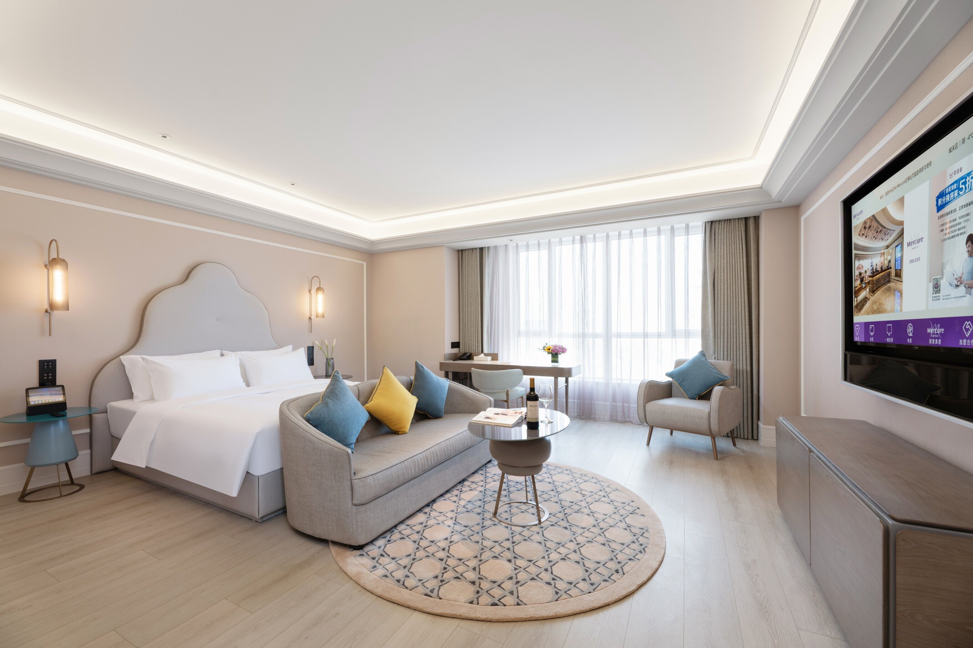 Privilege, Room, 1 King Bed | Memory-foam beds, minibar, in-room safe, desk