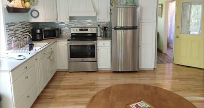 Spacious Furnished 1-bedroom Executive Apartment in Close,
Convenient Orrington!