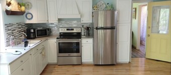 Spacious Furnished 1-bedroom Executive Apartment in Close,
Convenient Orrington!