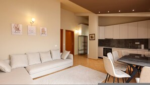 TV, offices - Twin Rooftop Apartments with Balcony & Fafa View (Golem)