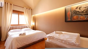 1 bedroom, desk, iron/ironing board, travel crib - Twin Rooftop Apartments with Balcony & Fafa View (Golem)