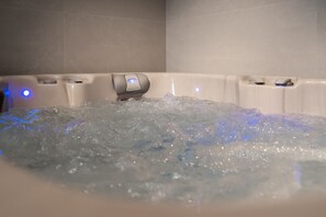Tina de hidromasaje interior