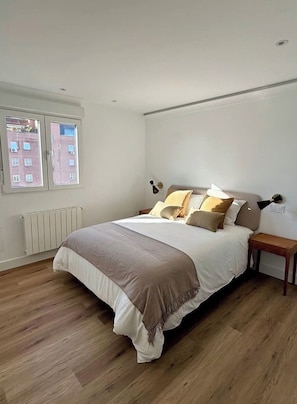 Room - Comfortable apartment minutes from downtown Madrid (Madrid)