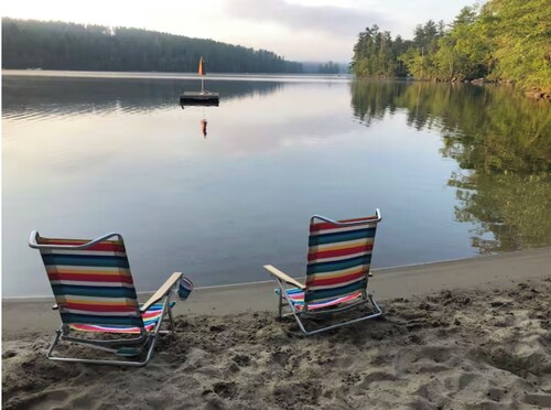 Serene 5 bedroom cottage on Kezar Lake in Lovell perfect for family getaways.