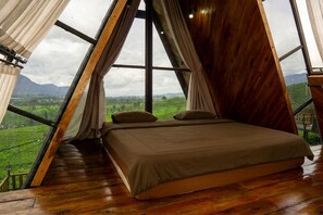 Arjuna | Blackout drapes, iron/ironing board, free WiFi, bed sheets
