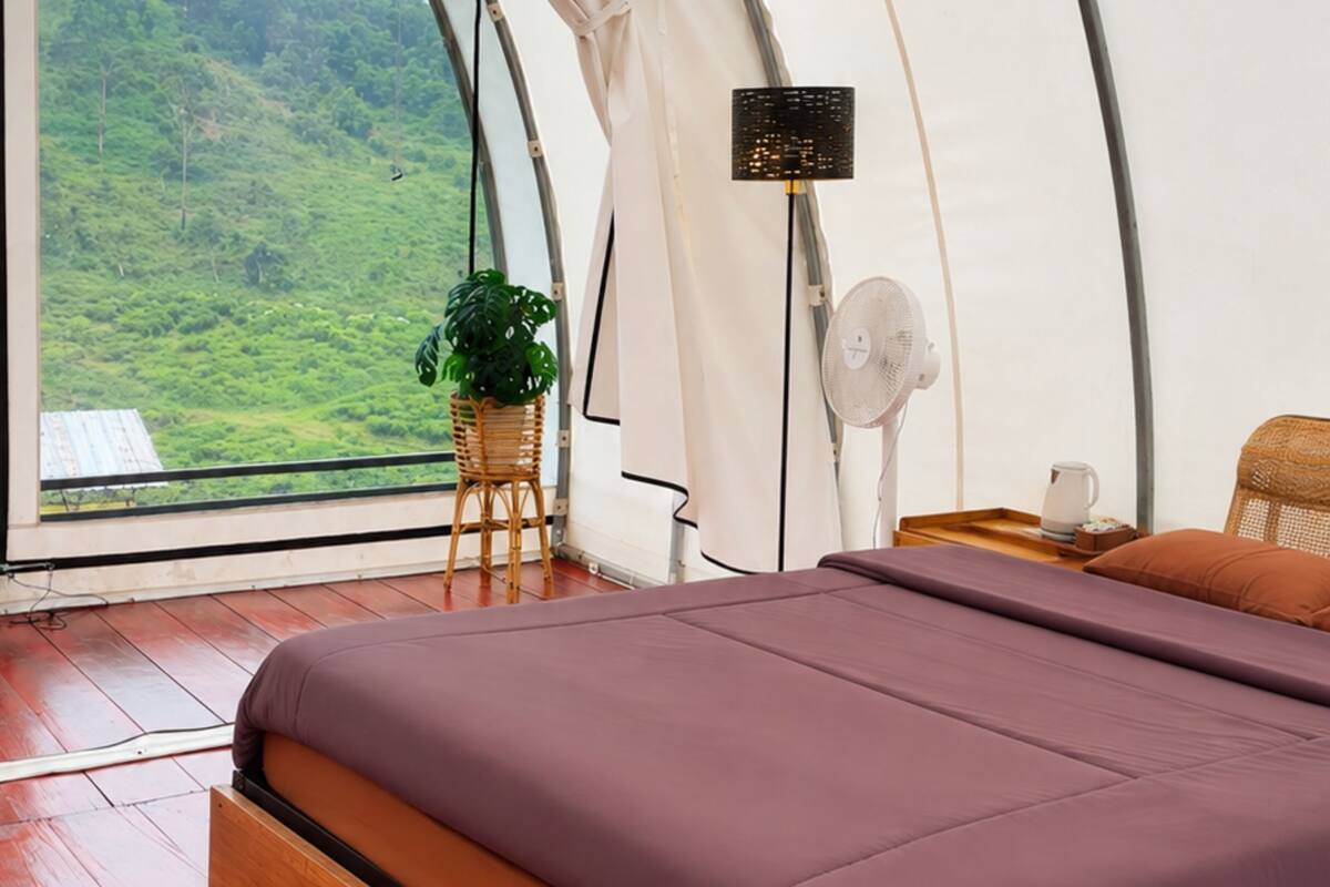Tienda panorámica, vistas al complejo turístico | Cortinas opacas, tabla de planchar con plancha, wifi gratis