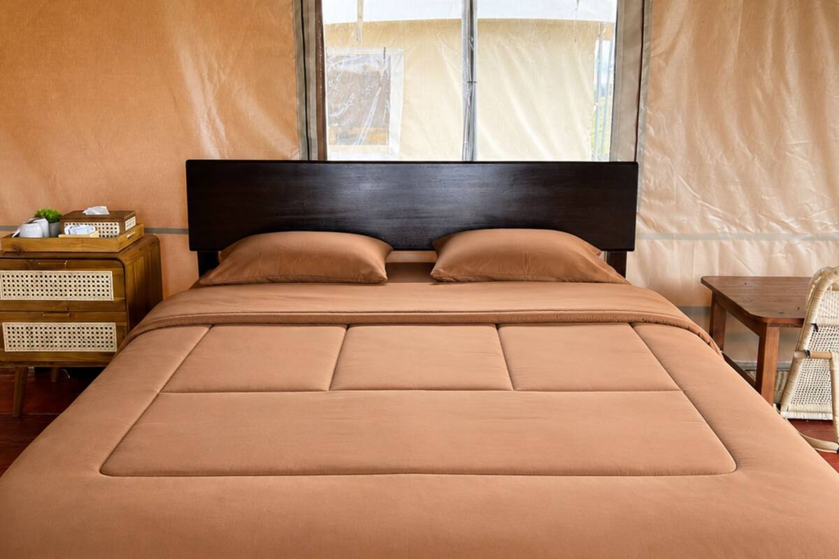Tienda panorámica, vistas al complejo turístico | Cortinas opacas, tabla de planchar con plancha, wifi gratis