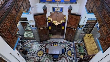 Deluxe-Doppelzimmer, Terrasse, Blick auf den Innenhof | Lobby