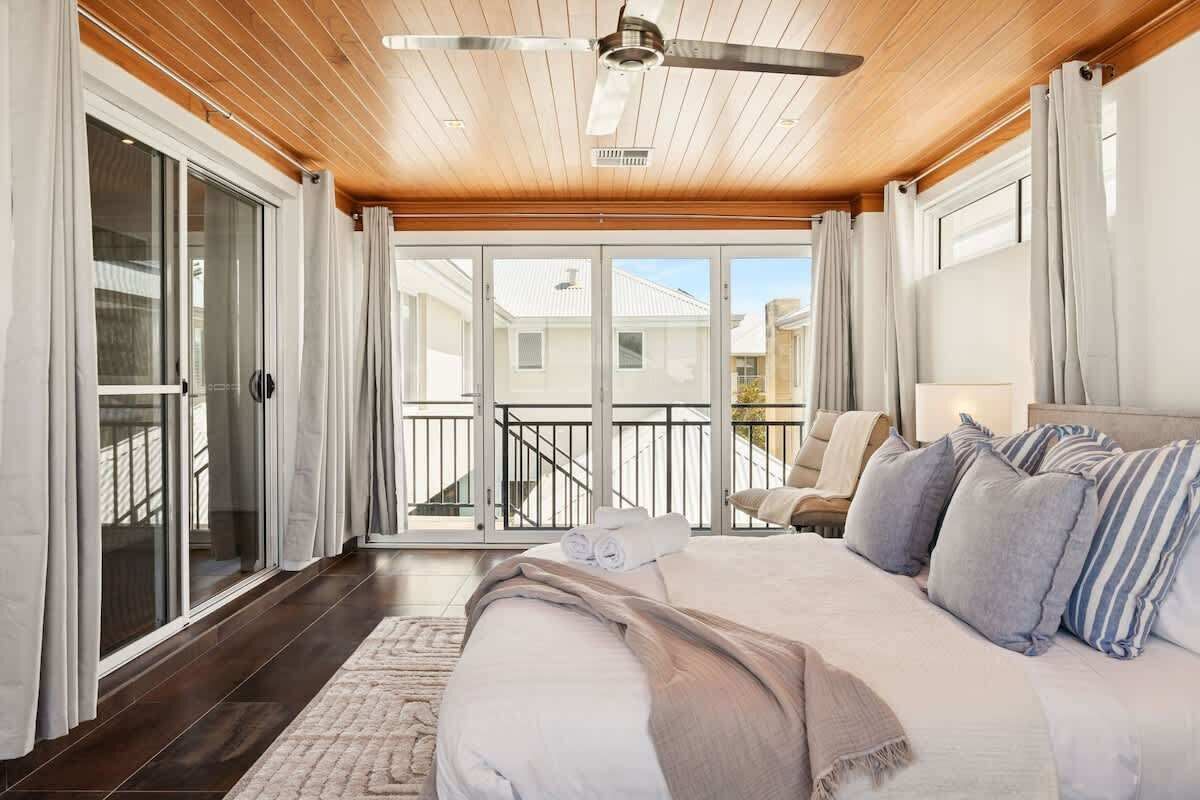 Iron/ironing board, travel cot, WiFi, bed sheets