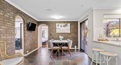 Driftwood House | Mullaloo Beach, 3BR + Garden