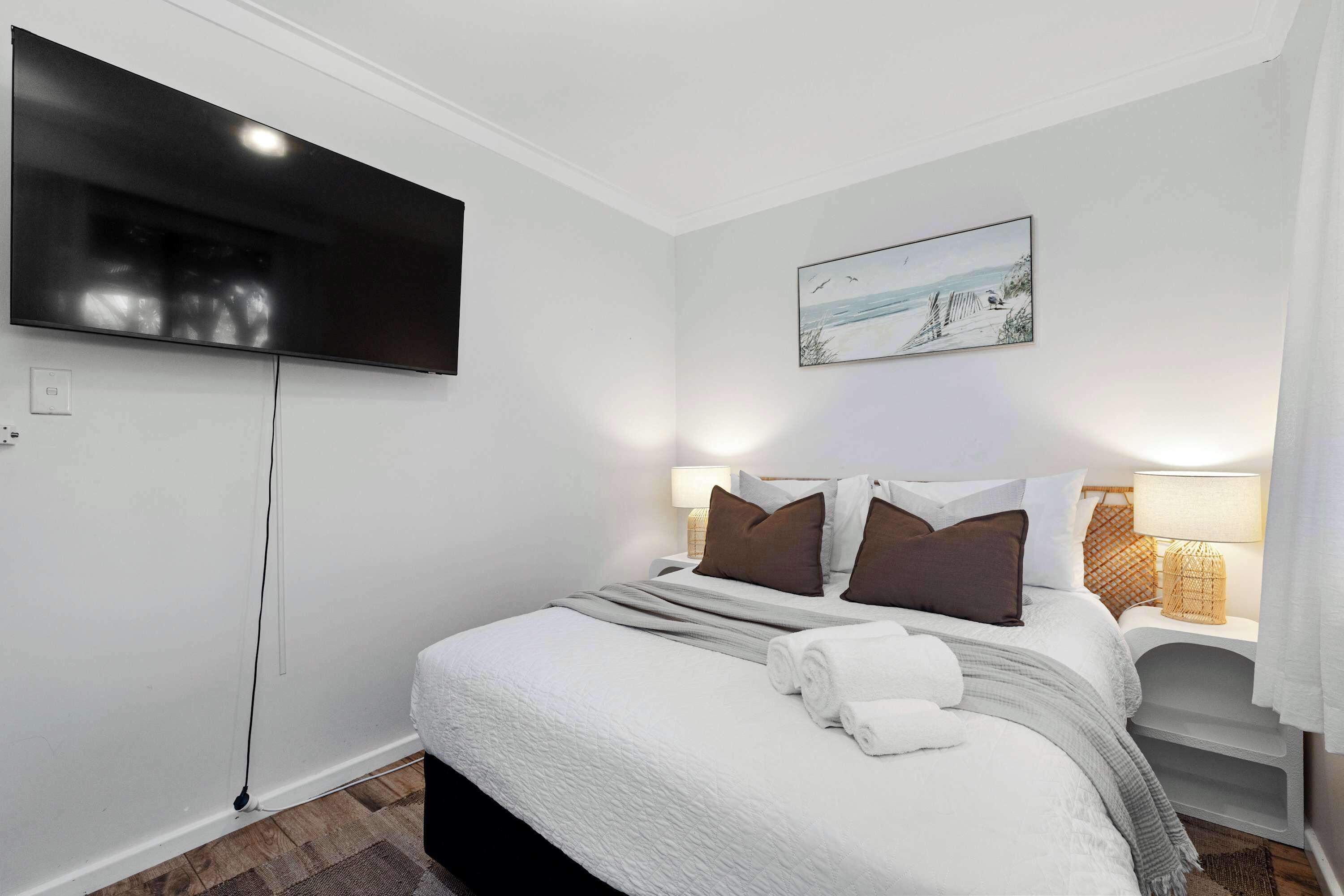Iron/ironing board, WiFi, bed sheets
