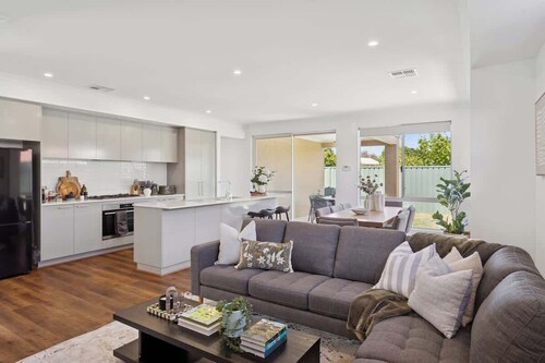 Stylish Bayswater • WiFi • Parks Cafe • Parking
