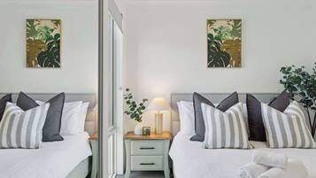 Iron/ironing board, WiFi, bed sheets