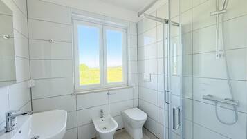 Doccia, bidet, asciugamani