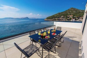 Outdoor dining - Villa Frami (Starigrad)
