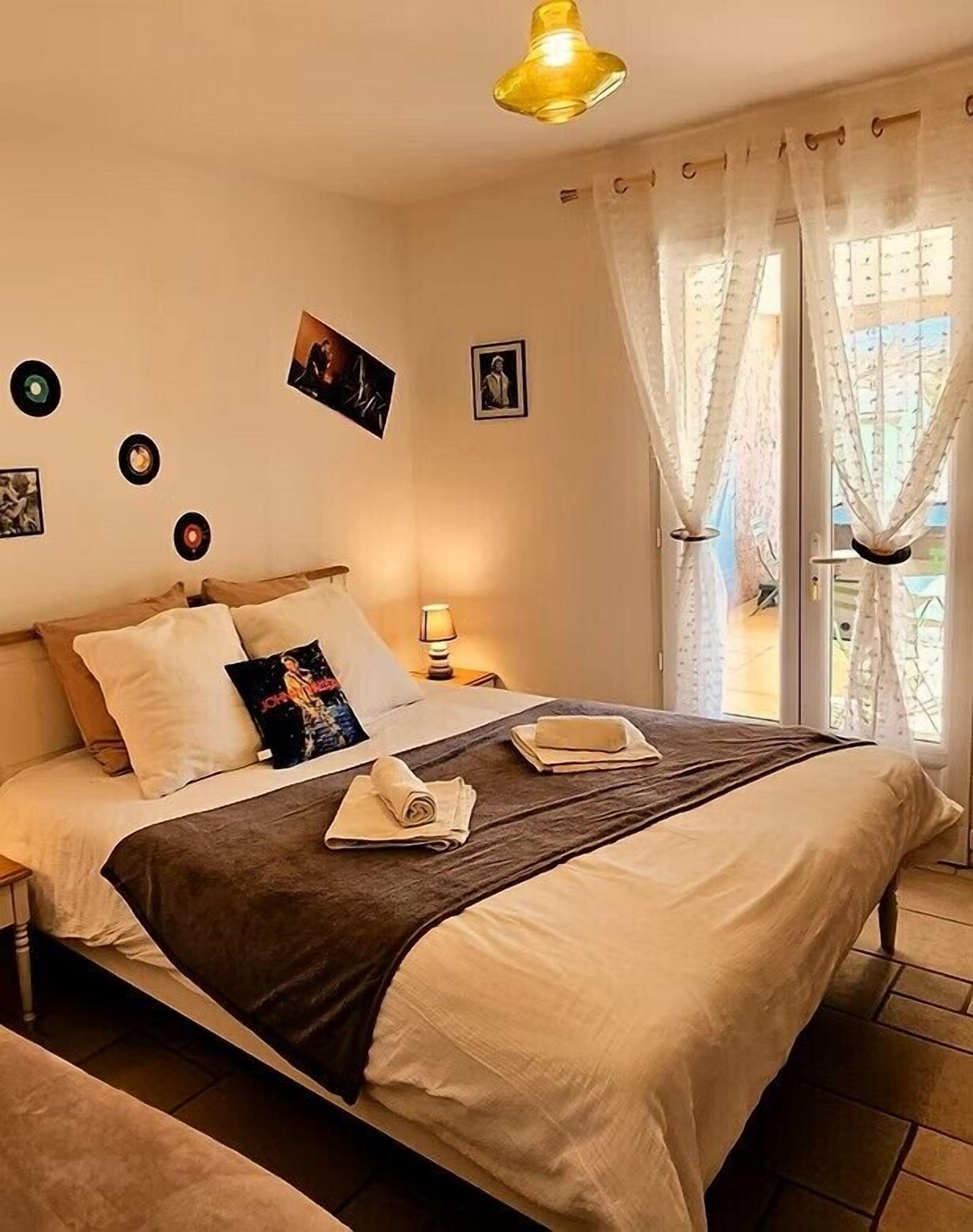 Suite Olive ( 2e chambre disponible à partir de 3 personnes - PMR) | Phòng cách âm, bàn ủi/dụng cụ ủi quần áo 