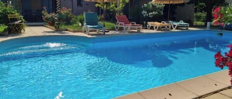 Villa superior, patio | Piscina