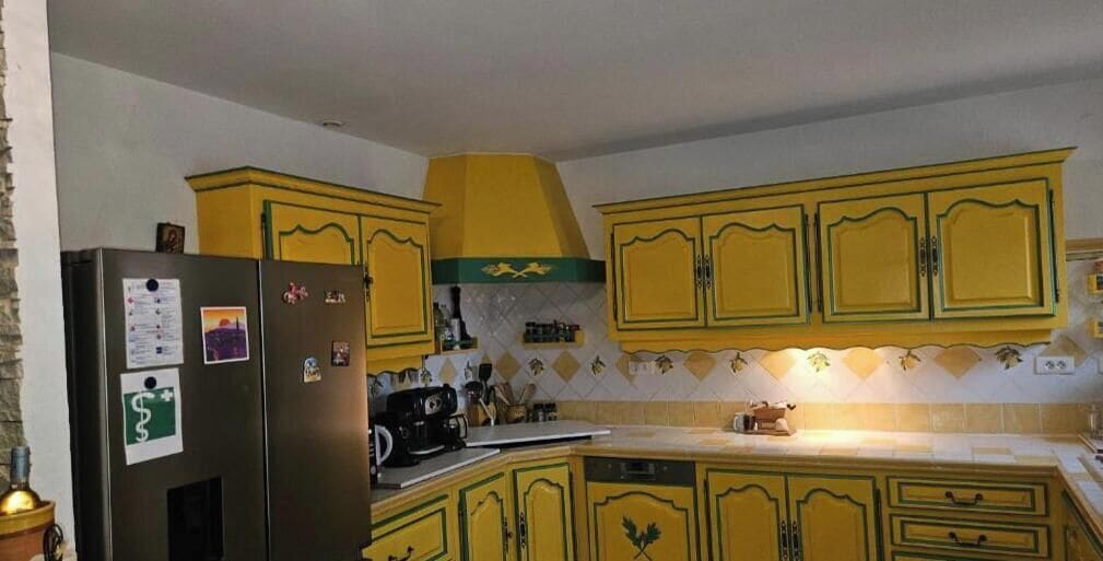 Villa superior, patio | Cocina privada | Trona infantil