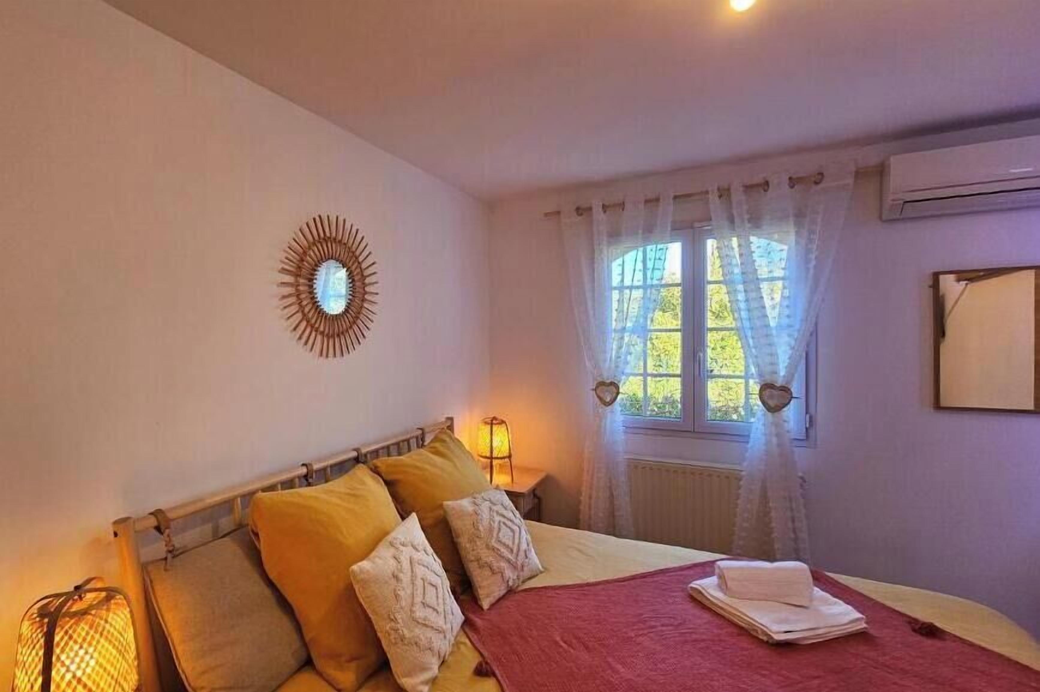 Chambre classique double, vue sur le jardin | Système d’insonorisation, fer et planche à repasser