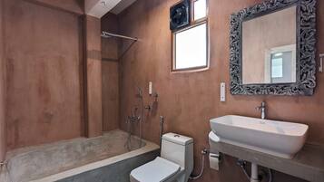 Towels, soap, shampoo, toilet paper