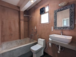 Towels, soap, shampoo, toilet paper - Rudra Retreat  (Mandrem)