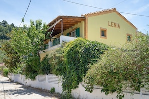 A building named LENIA with a balcony, surrounded by greenery. - Apartment 'Lenia Studio 1' with Mountain View, Wi-Fi and Air Conditioning (Kalamitsi)