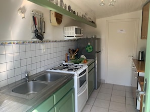 Private kitchen - Gite and garden in Drôme Provençale, pets welcome (Nyons)