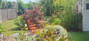 Terrace/patio - Independent guest room in Charentais house (Saint-Augustin)