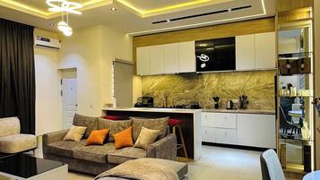 Comfort Apartment, Balcony, City View | Living area