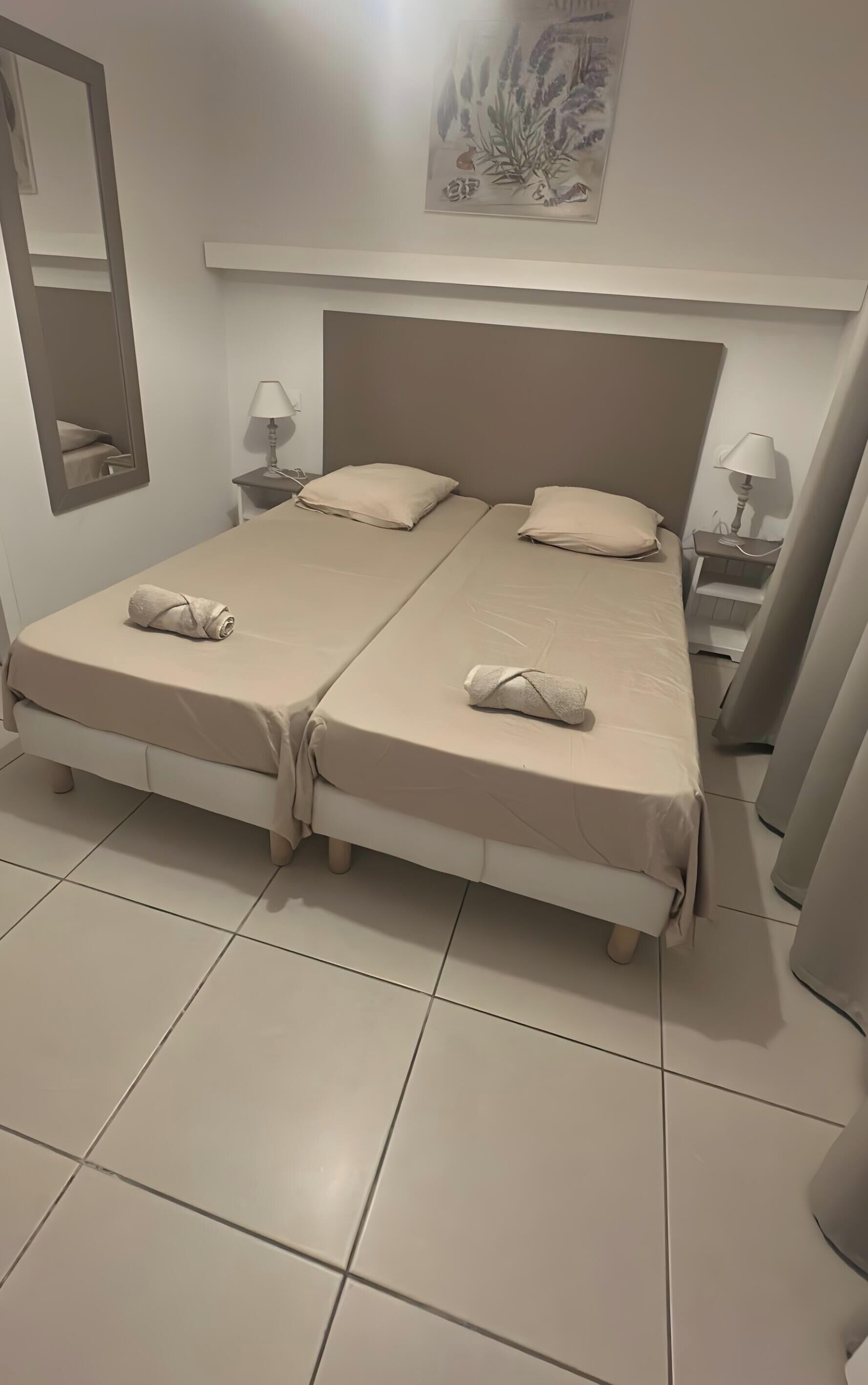 Iron/ironing board, WiFi, bed sheets, wheelchair access
