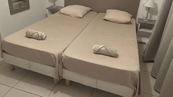 Iron/ironing board, WiFi, bed sheets, wheelchair access