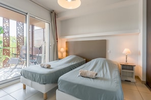 Iron/ironing board, WiFi, bed sheets, wheelchair access