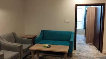 Departamento básico, vista parcial al mar | Interior