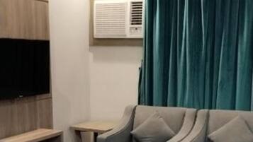 Basic Apartment | Living area