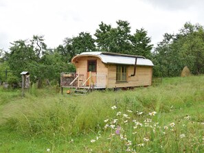 Exterior - Circus Wagon in Ostrach – Unique Caravan in the Orchard (Ostrach)