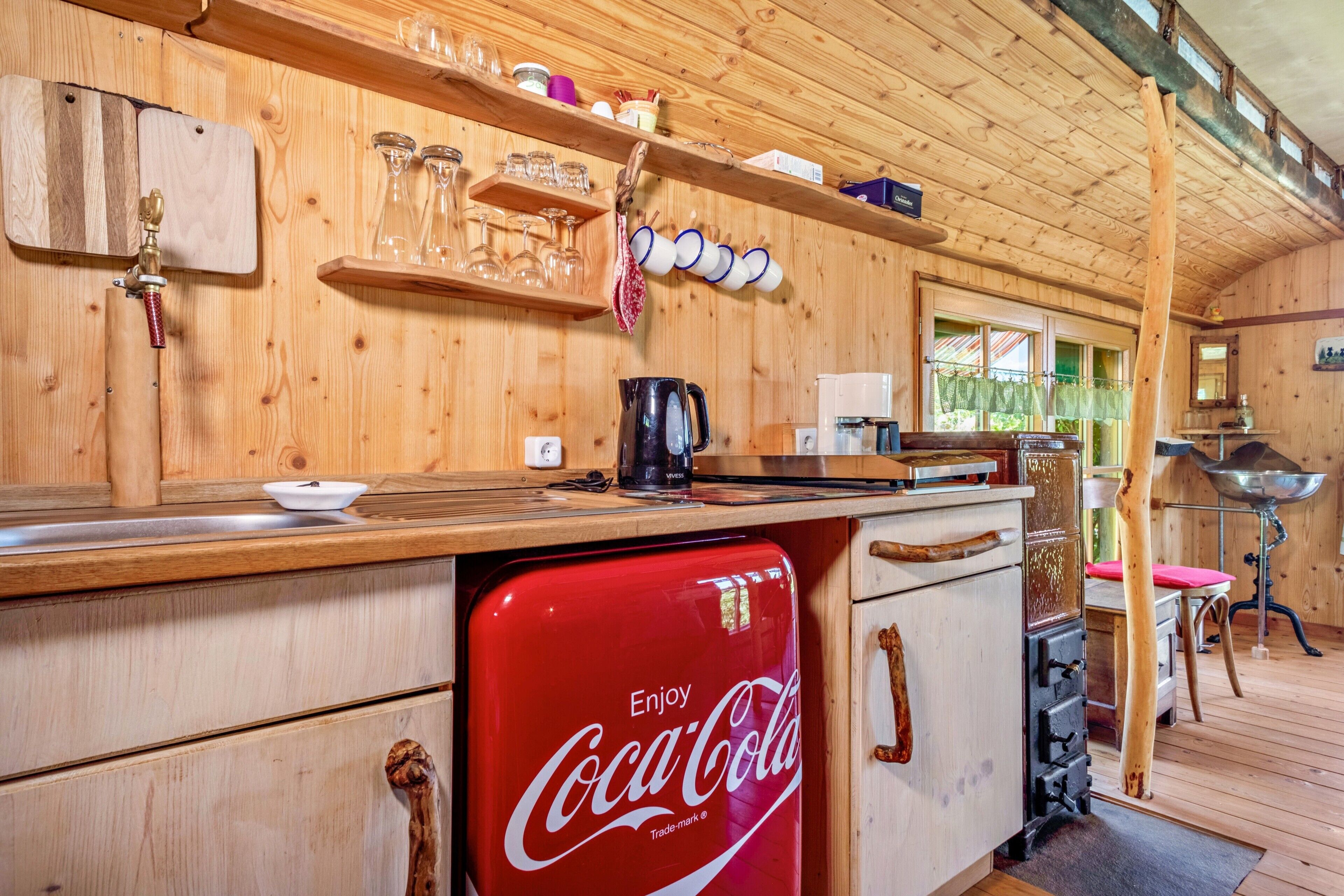 Coffee/tea maker, fridge, stovetop, electric kettle