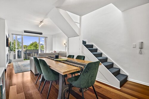 Bright Apartment Near St Kilda Beachfront