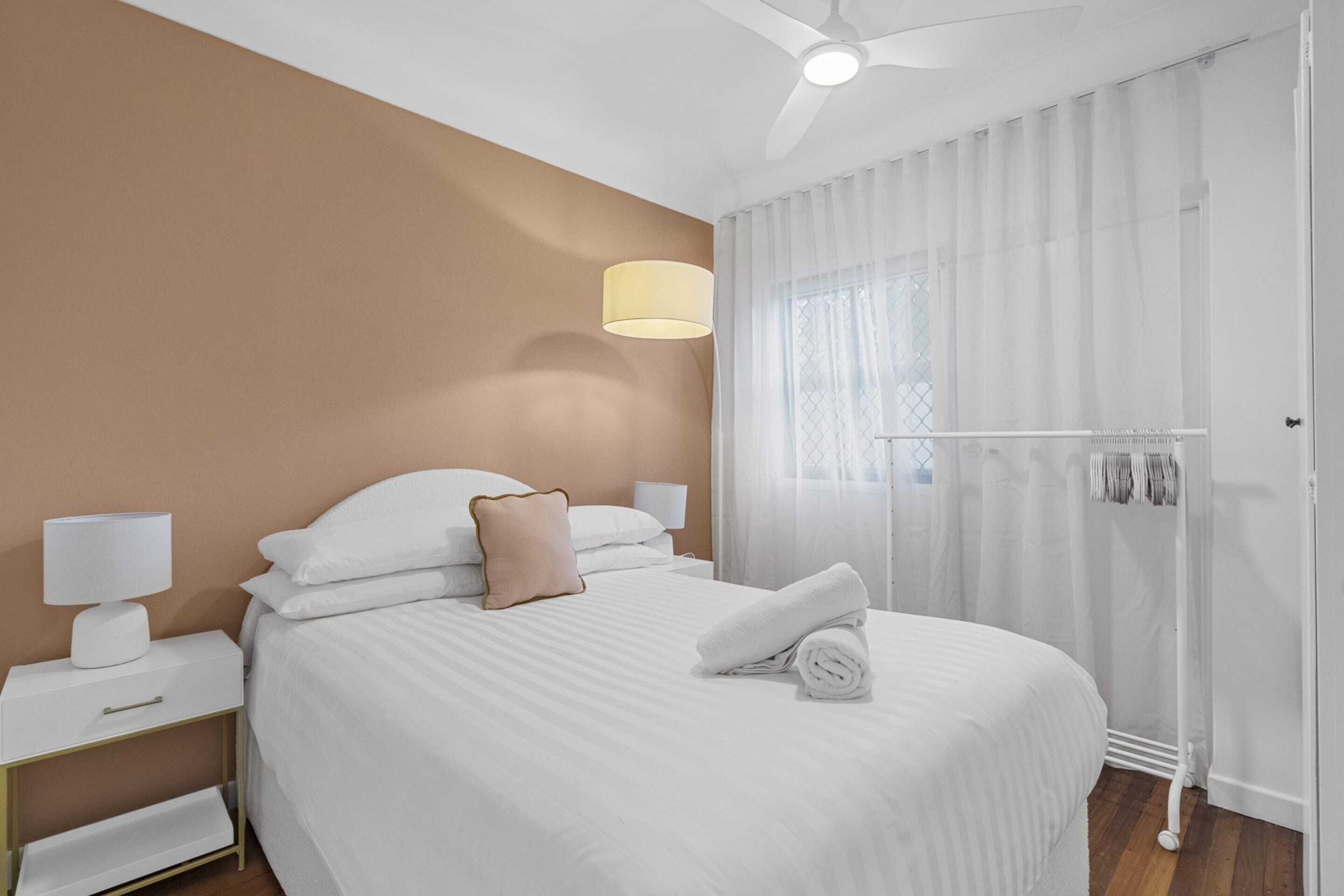 1 chambre, espace de travail pour ordinateurs portables, literie fournie
