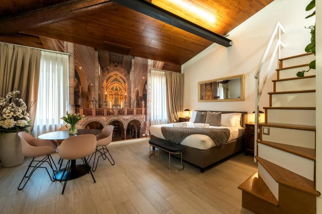 Studio, City View | Interior