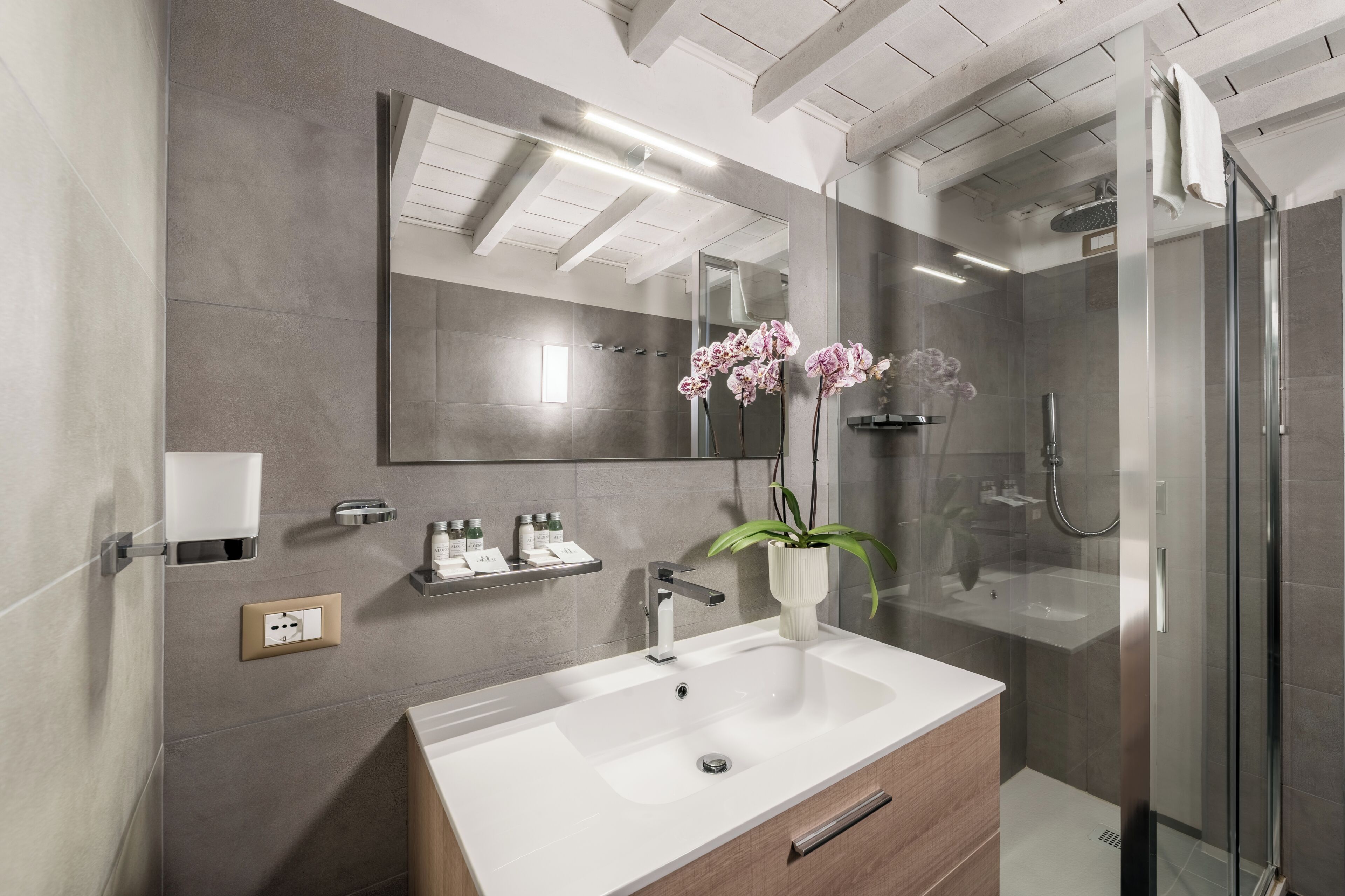 Apartment, Küche | Badezimmer | Hausschuhe