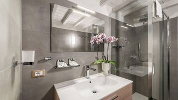 Apartment, Küche | Badezimmer | Hausschuhe