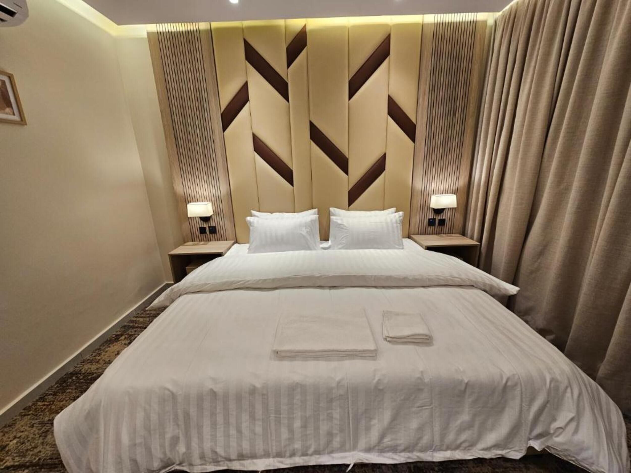 Basic Double Room | In-room safe, blackout drapes, iron/ironing board, free WiFi