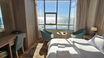 Habitación doble Prestigio, vista al mar | Ropa de cama de alta calidad y camas con pillow-top